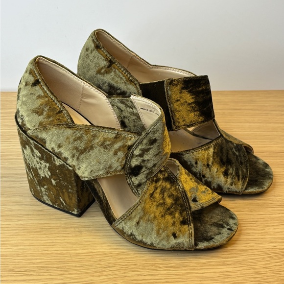 CAbi Shoes - “CAbi” Crushed‎ Velvet Interlock Block Heel Sandals - Olive Green Woman’s 7